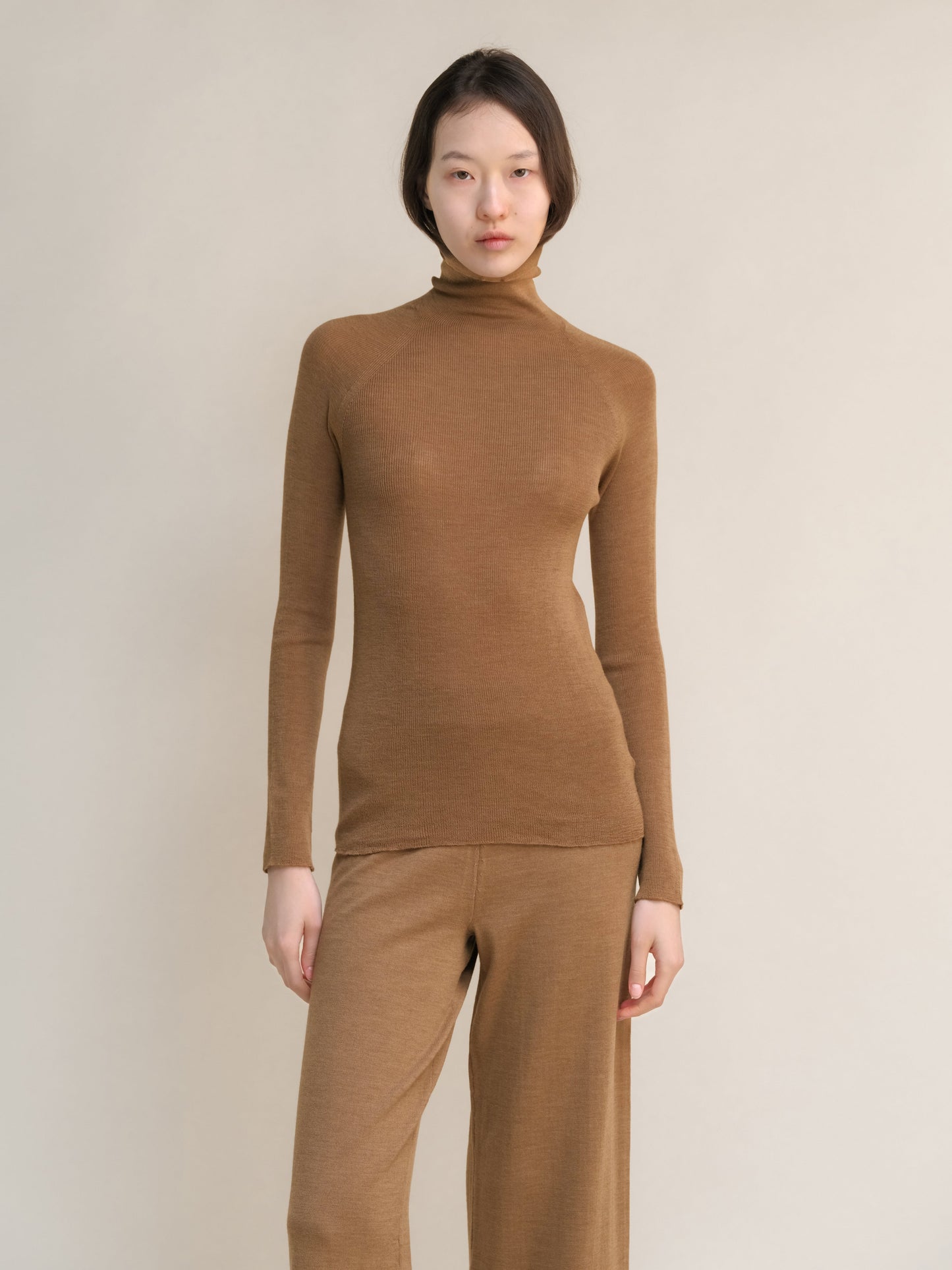 Extrafeiner, gerippter Rollkragenpullover aus Merinowolle, 3D-Strick