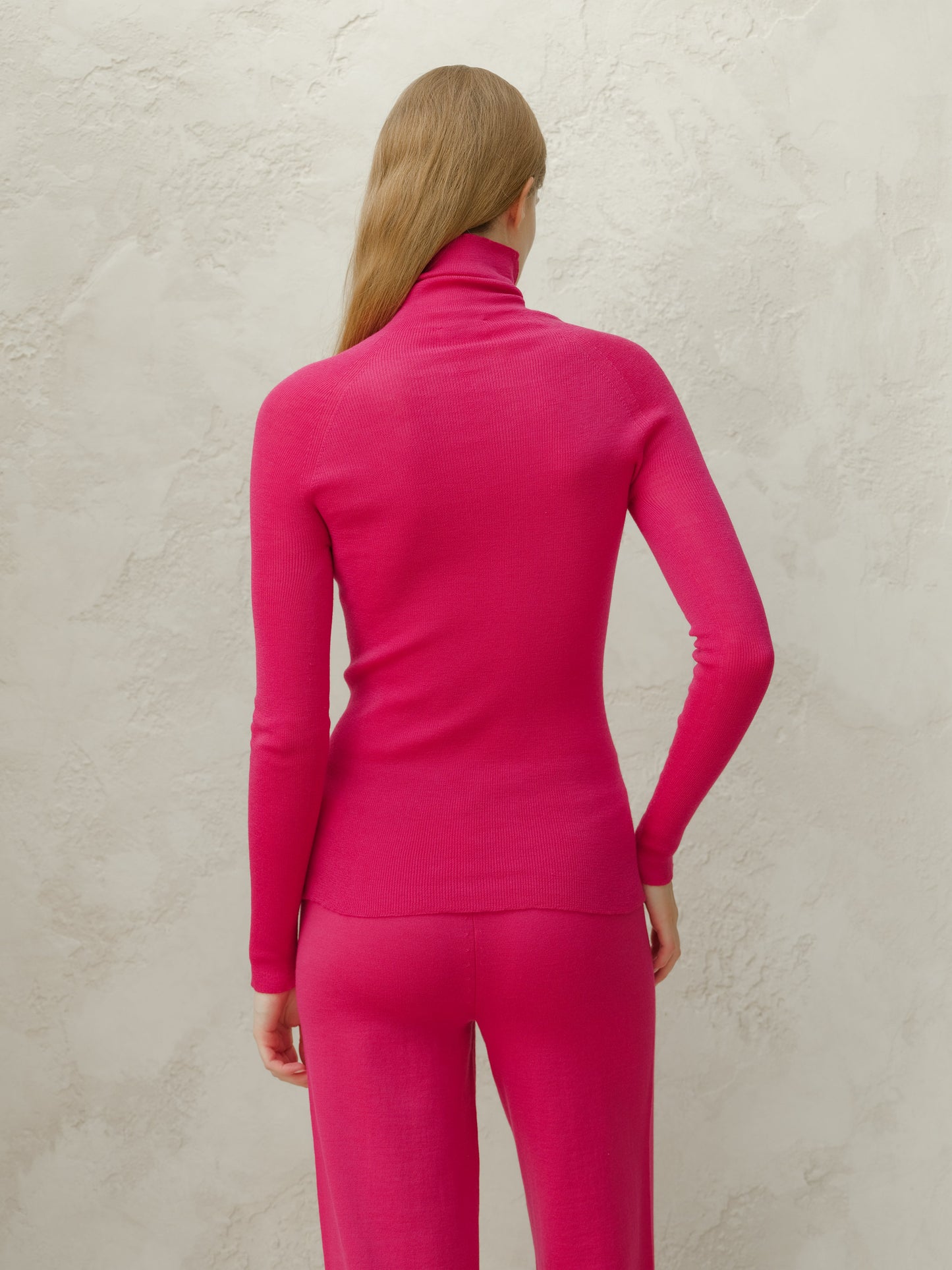 Extrafeiner, gerippter Rollkragenpullover aus Merinowolle, 3D-Strick