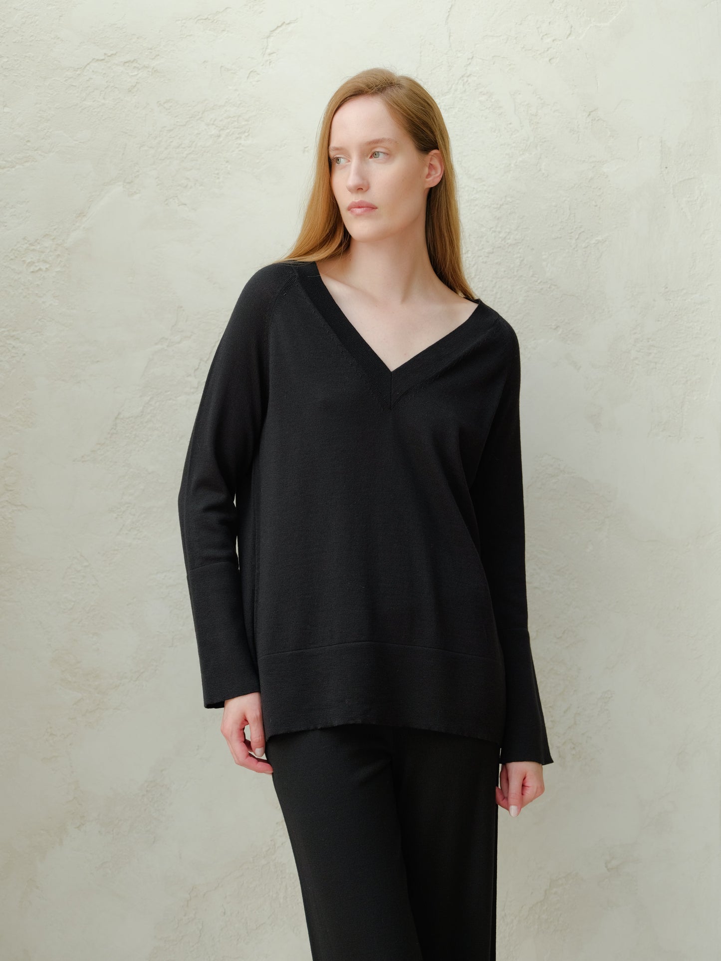 Pull long en mérinos extrafin à col en V