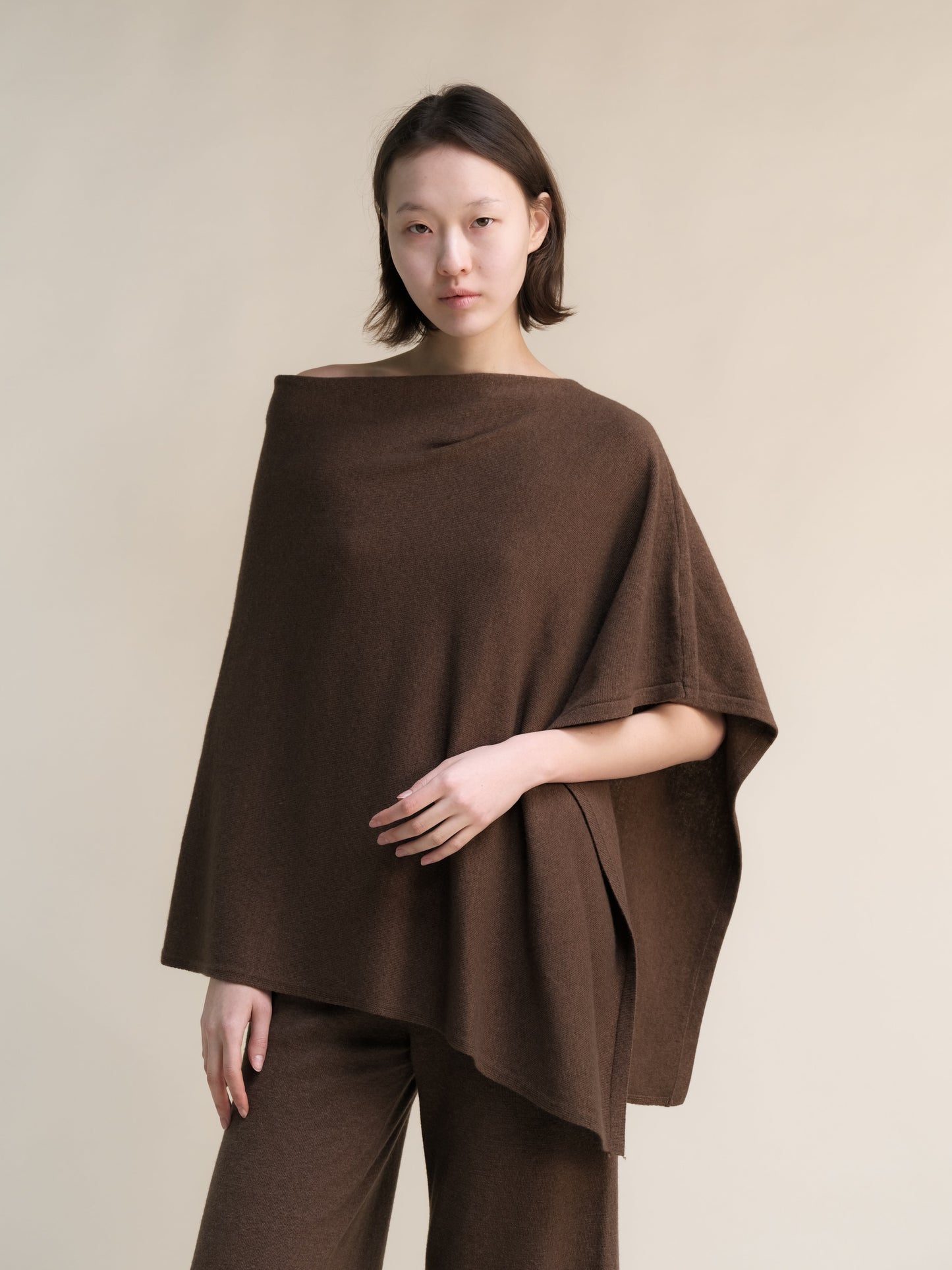 Poncho asymétrique en mélange de cachemire, fabrication italienne