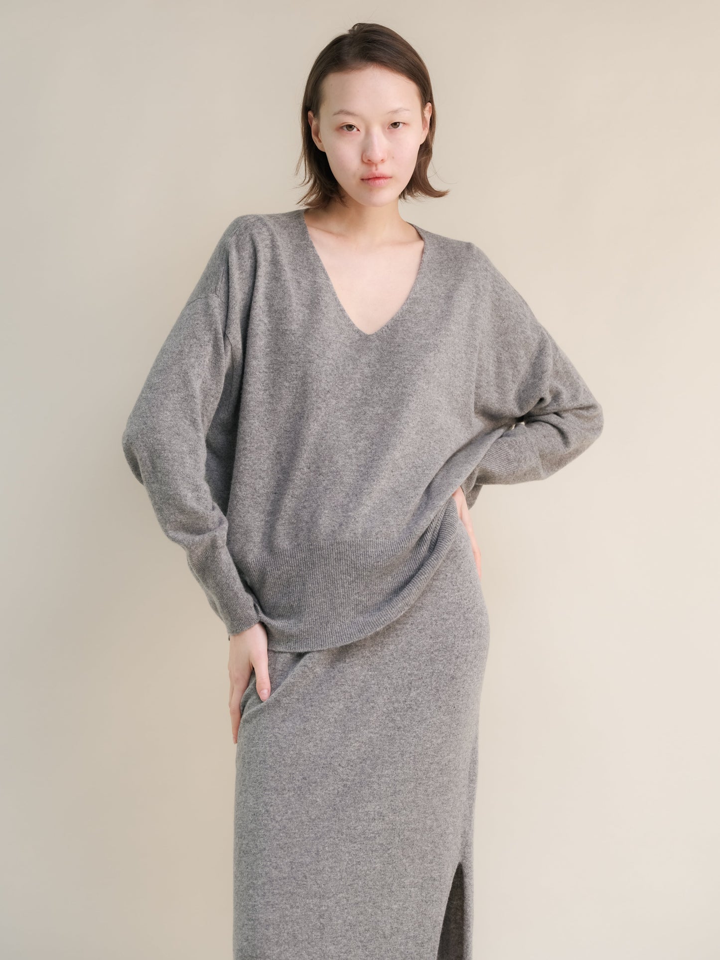 Pull long col en V en mélange de cachemire