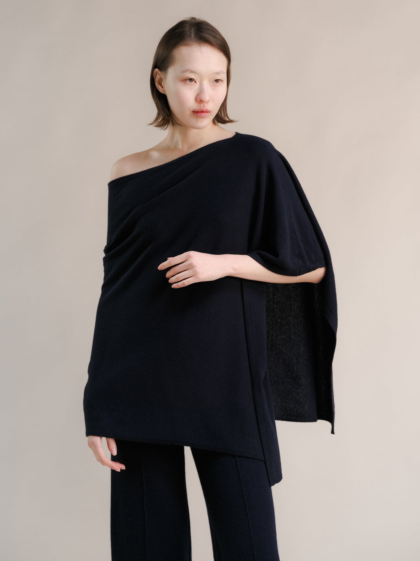 Poncho asymétrique en mélange de cachemire, fabrication italienne