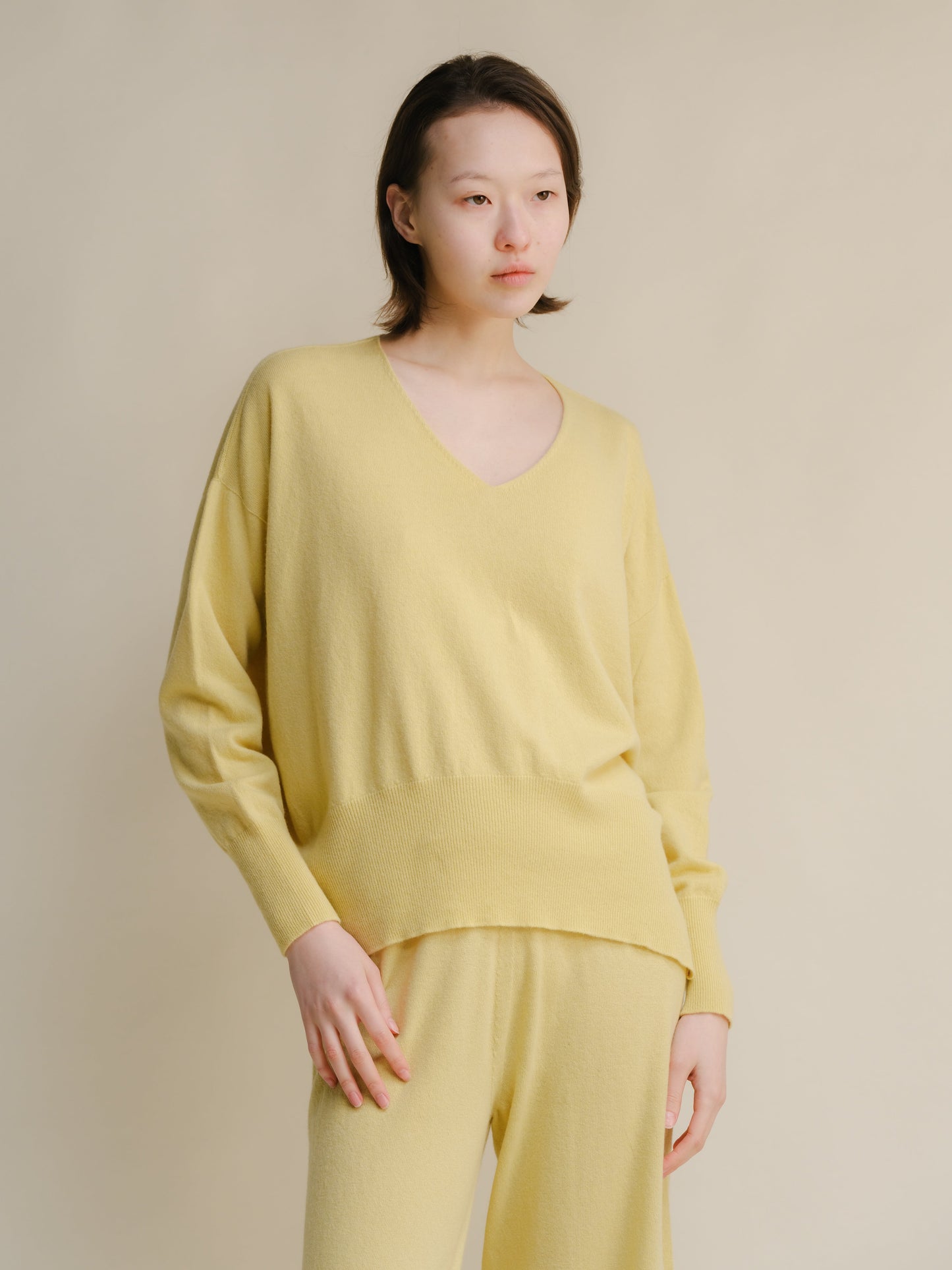 Pull long col en V en mélange de cachemire