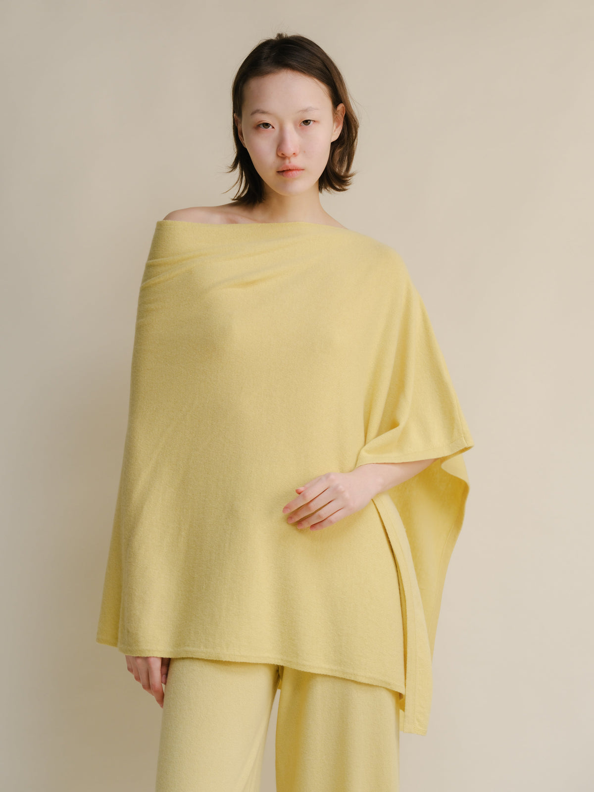 Poncho asymétrique en mélange de cachemire, fabrication italienne