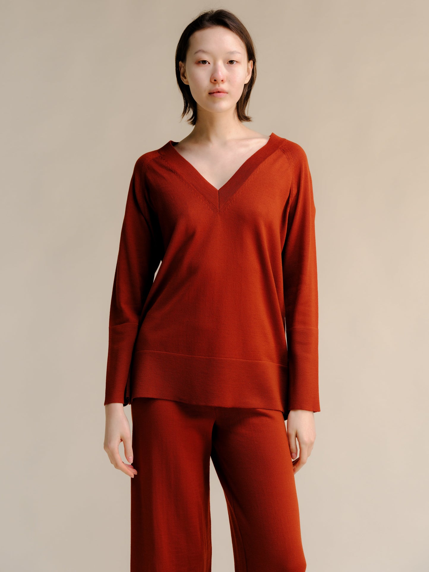 Pull long en mérinos extrafin à col en V