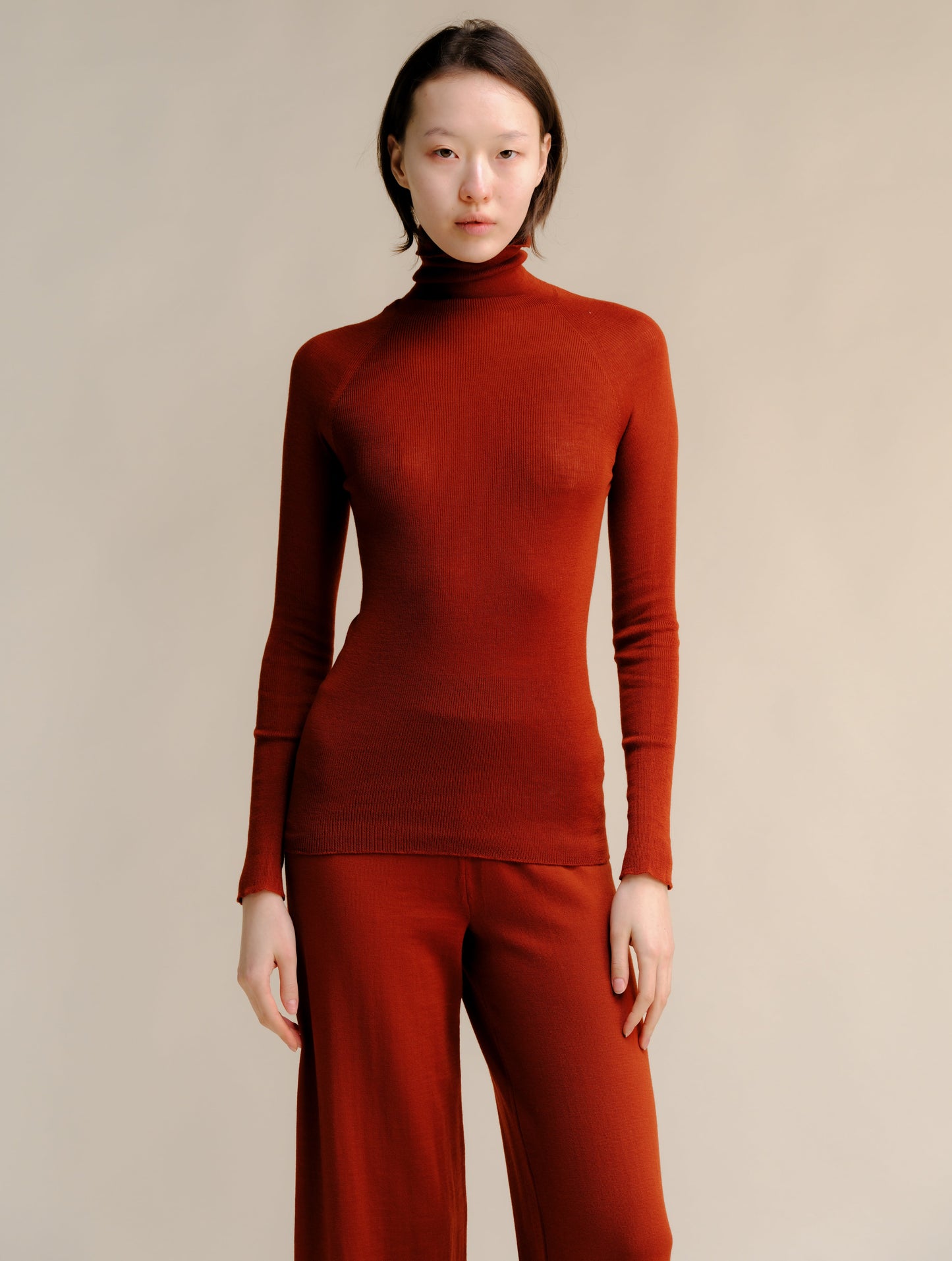 Extrafeiner, gerippter Rollkragenpullover aus Merinowolle, 3D-Strick