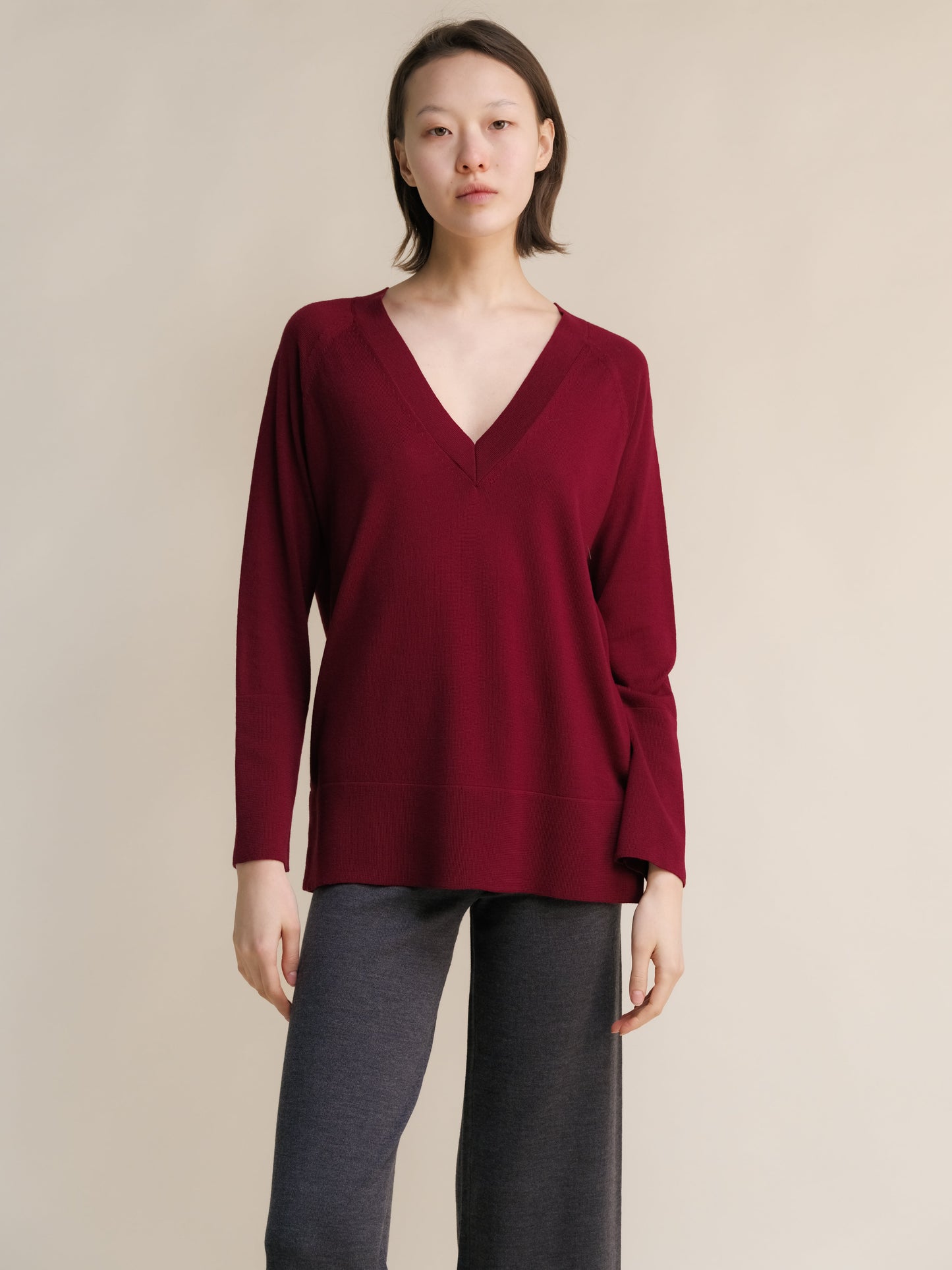 Pull long en mérinos extrafin à col en V