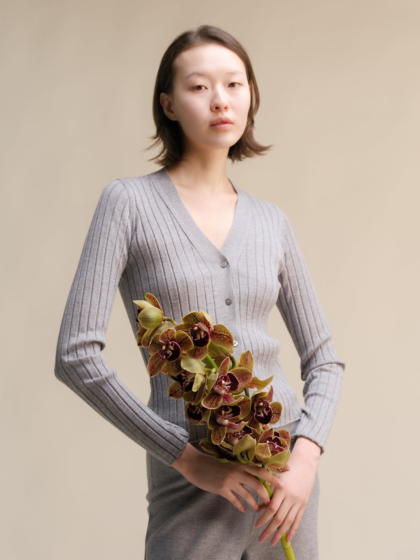 Strickjacke aus extrafeiner Merinowolle mit V-Ausschnitt