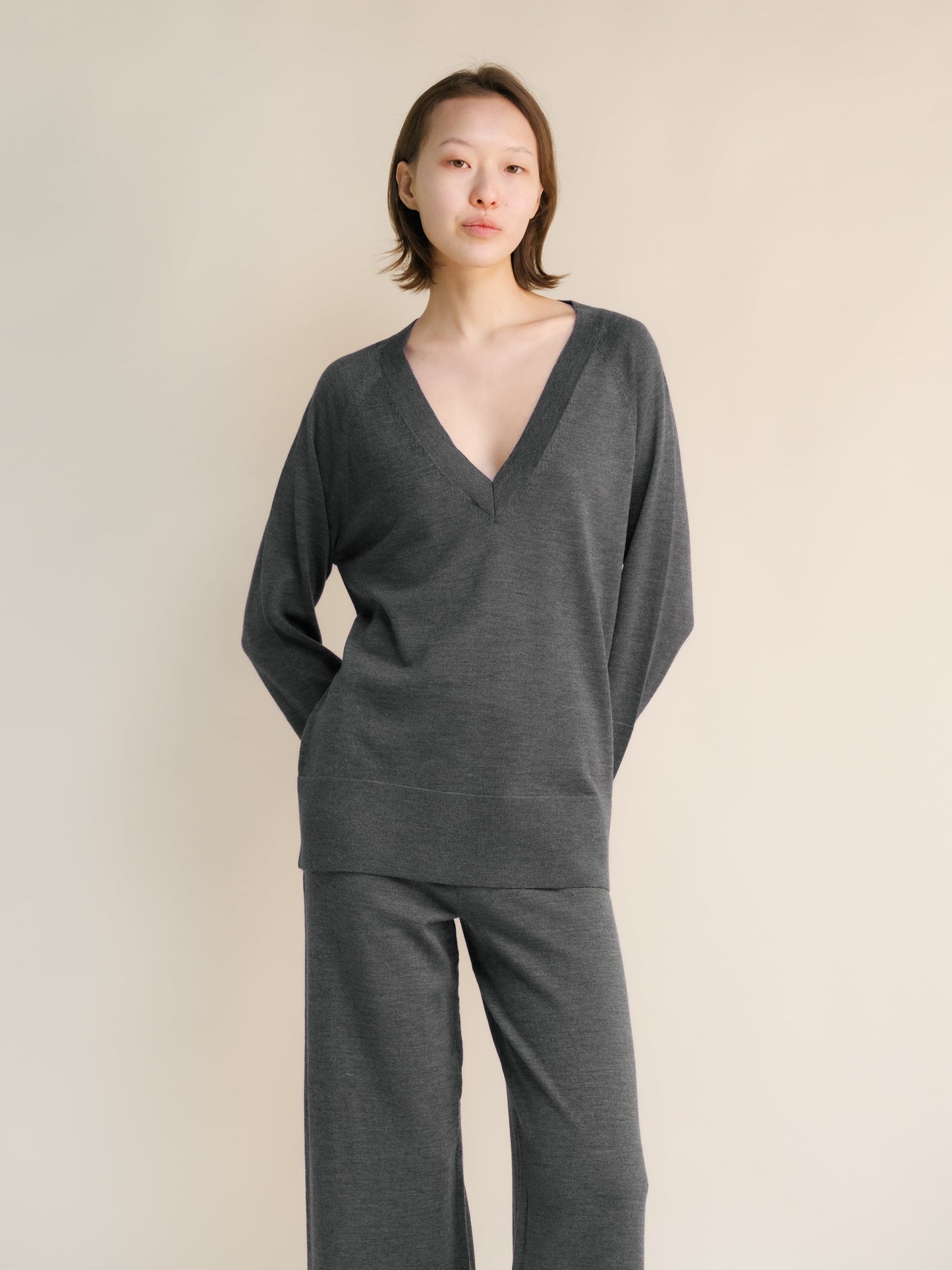 Pull long en mérinos extrafin à col en V