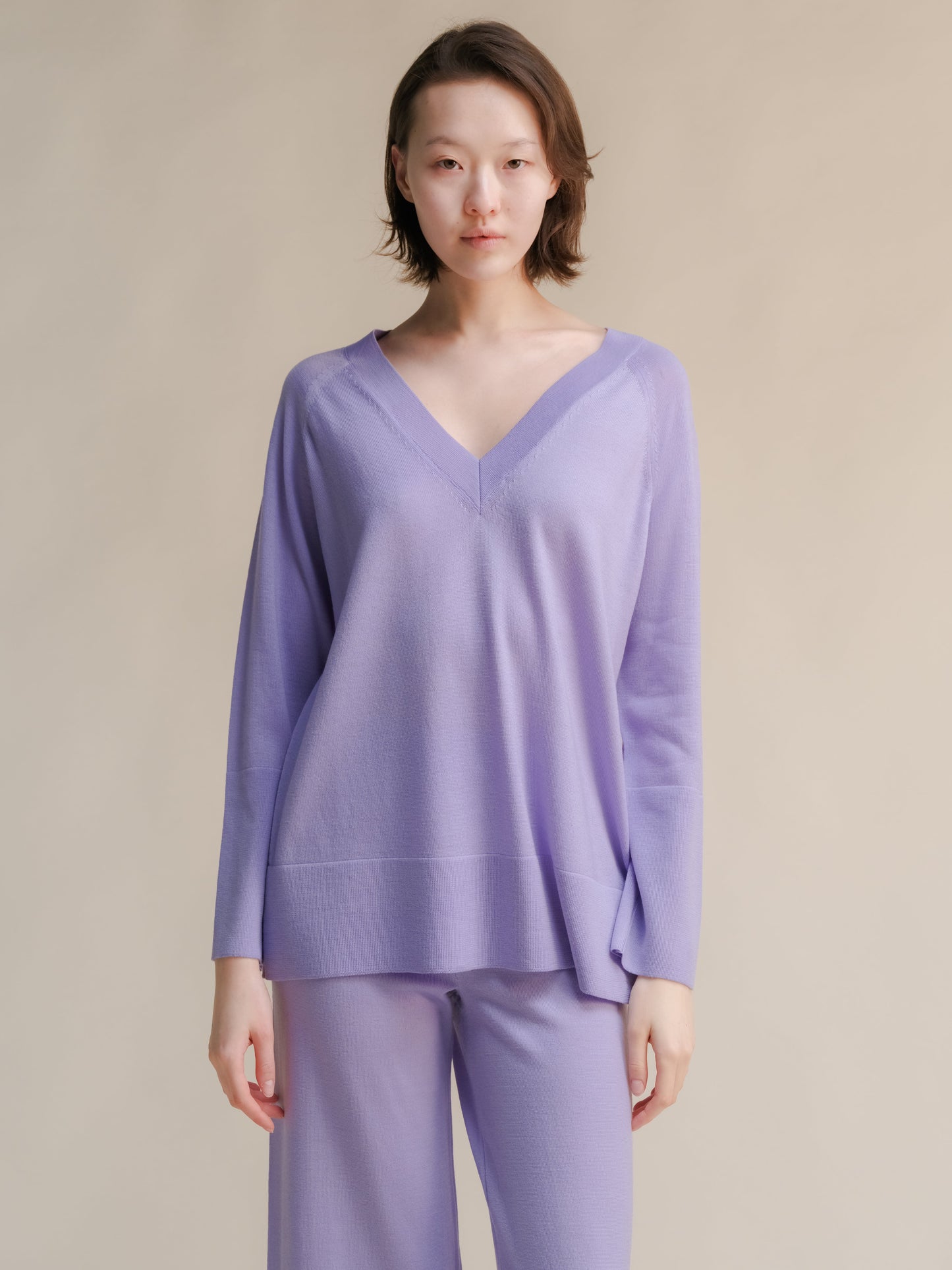 Pull long en mérinos extrafin à col en V