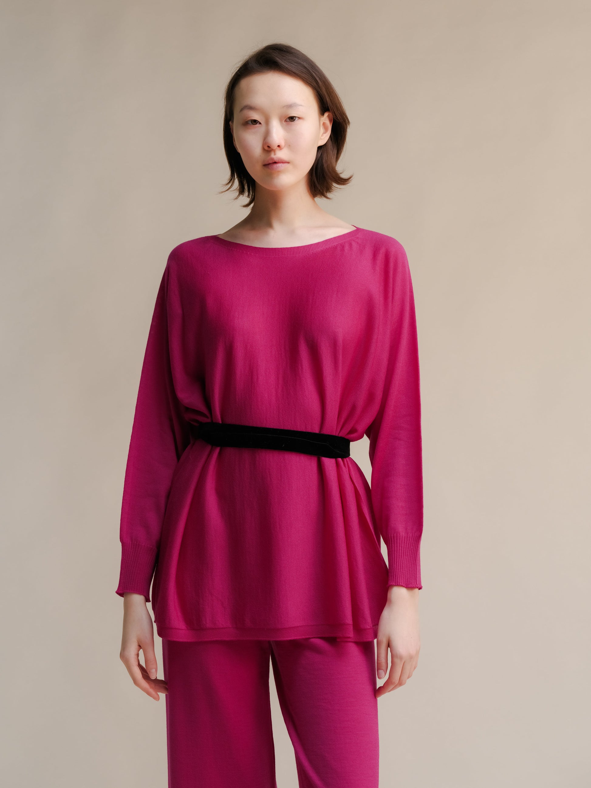 Fuchsia Extra Fine Merino Wool Boat Neck Oversized Sweater with black belt, Italian knitwear featuring seamless 3D-knit design.