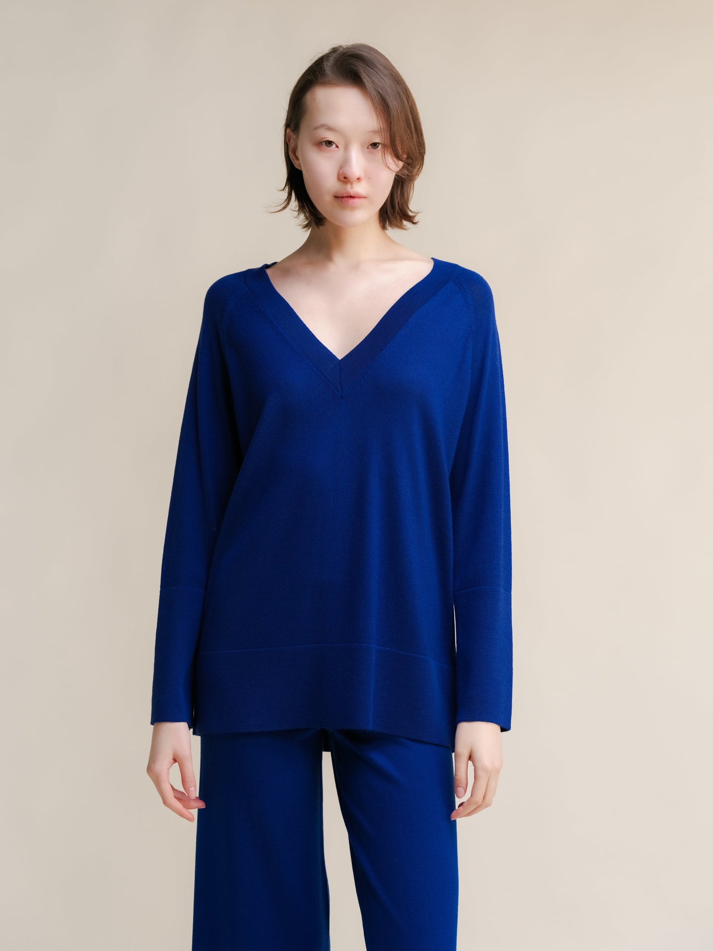 Pull long en mérinos extrafin à col en V