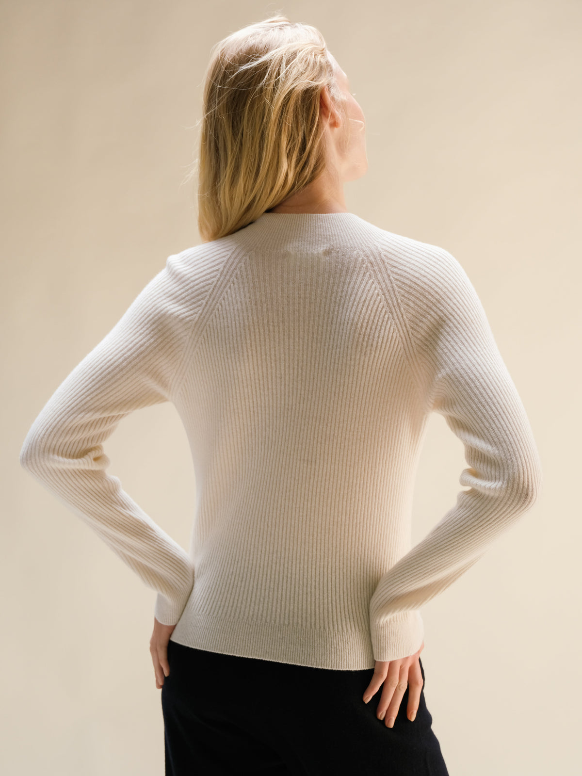 Pull col montant côtelé en mélange de cachemire tricoté en 3D