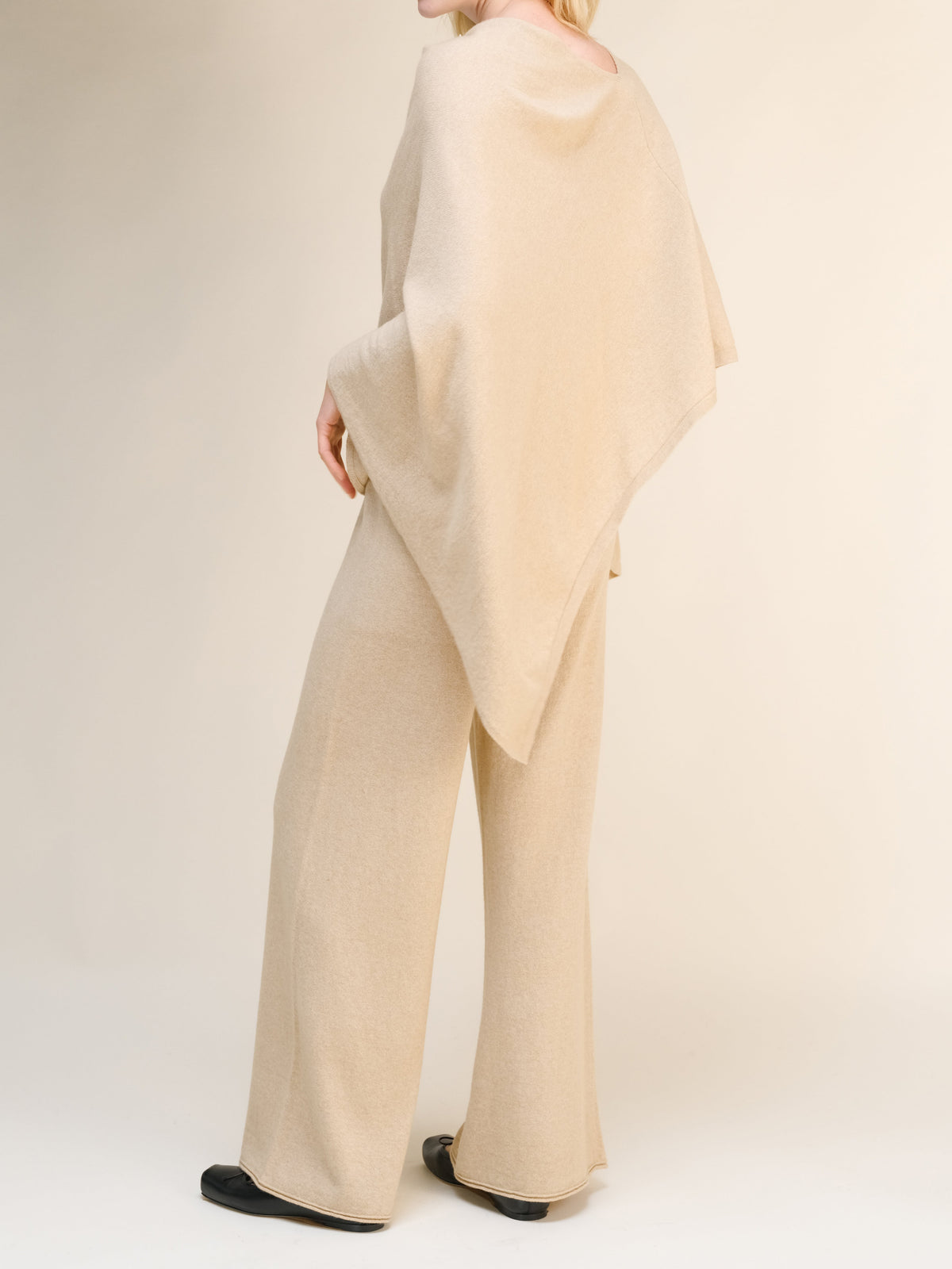 Poncho asymétrique en mélange de cachemire, fabrication italienne
