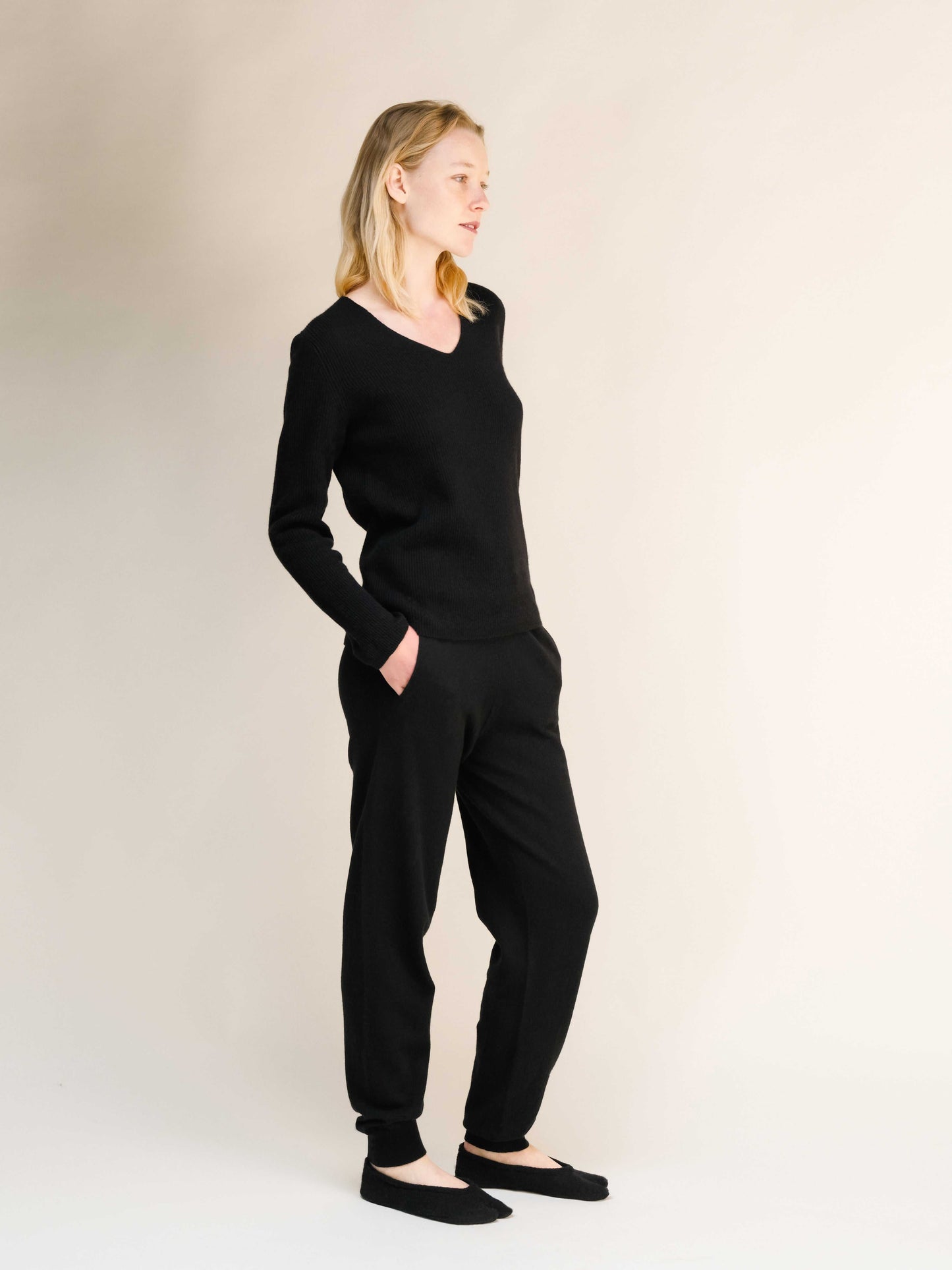 Full black Cashmere Yoga Pants 3D-Knit outfit with matching V-neck sweater, combining luxury knitwear with everyday comfort.