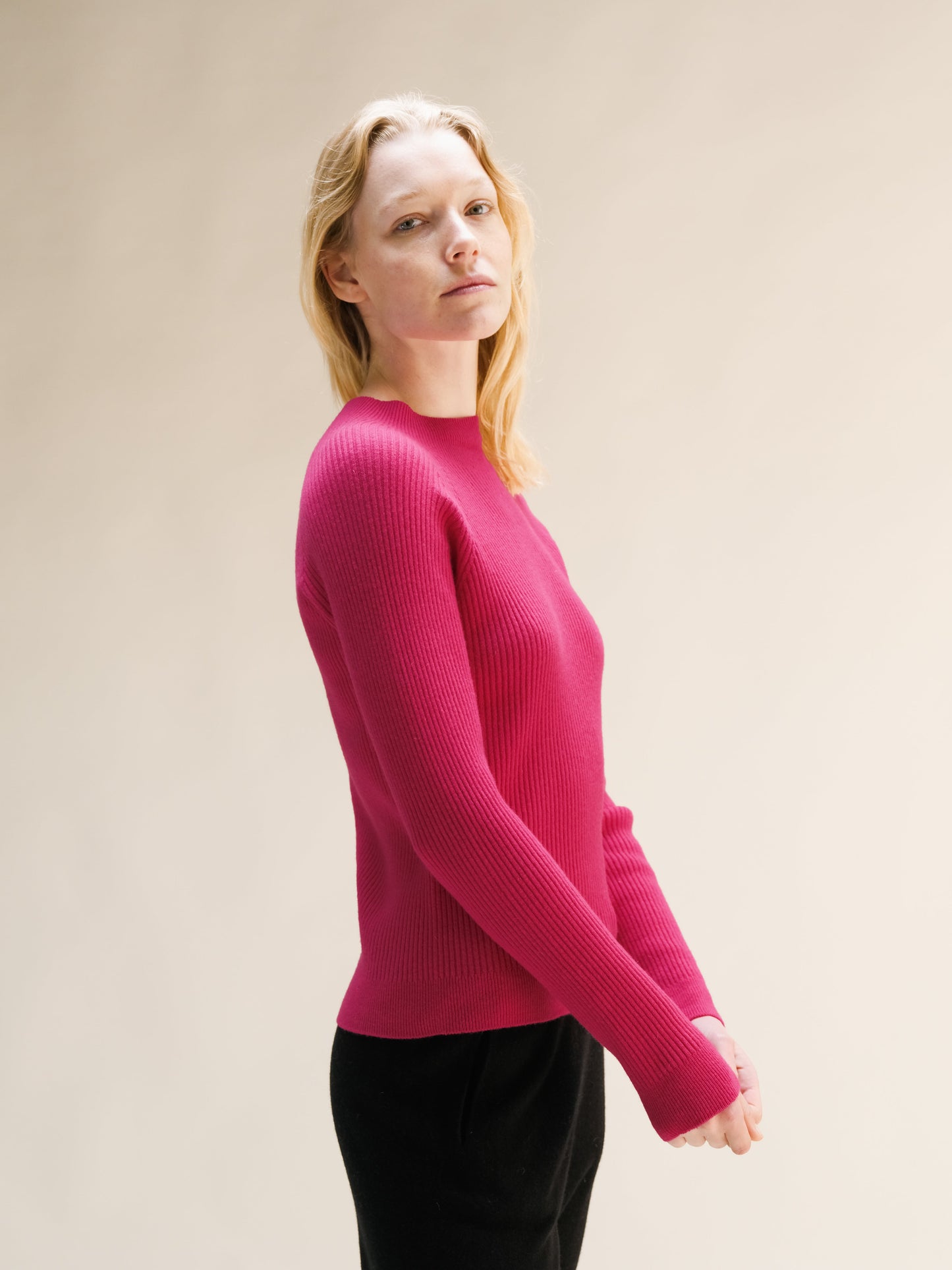 Pull col montant côtelé en mélange de cachemire tricoté en 3D