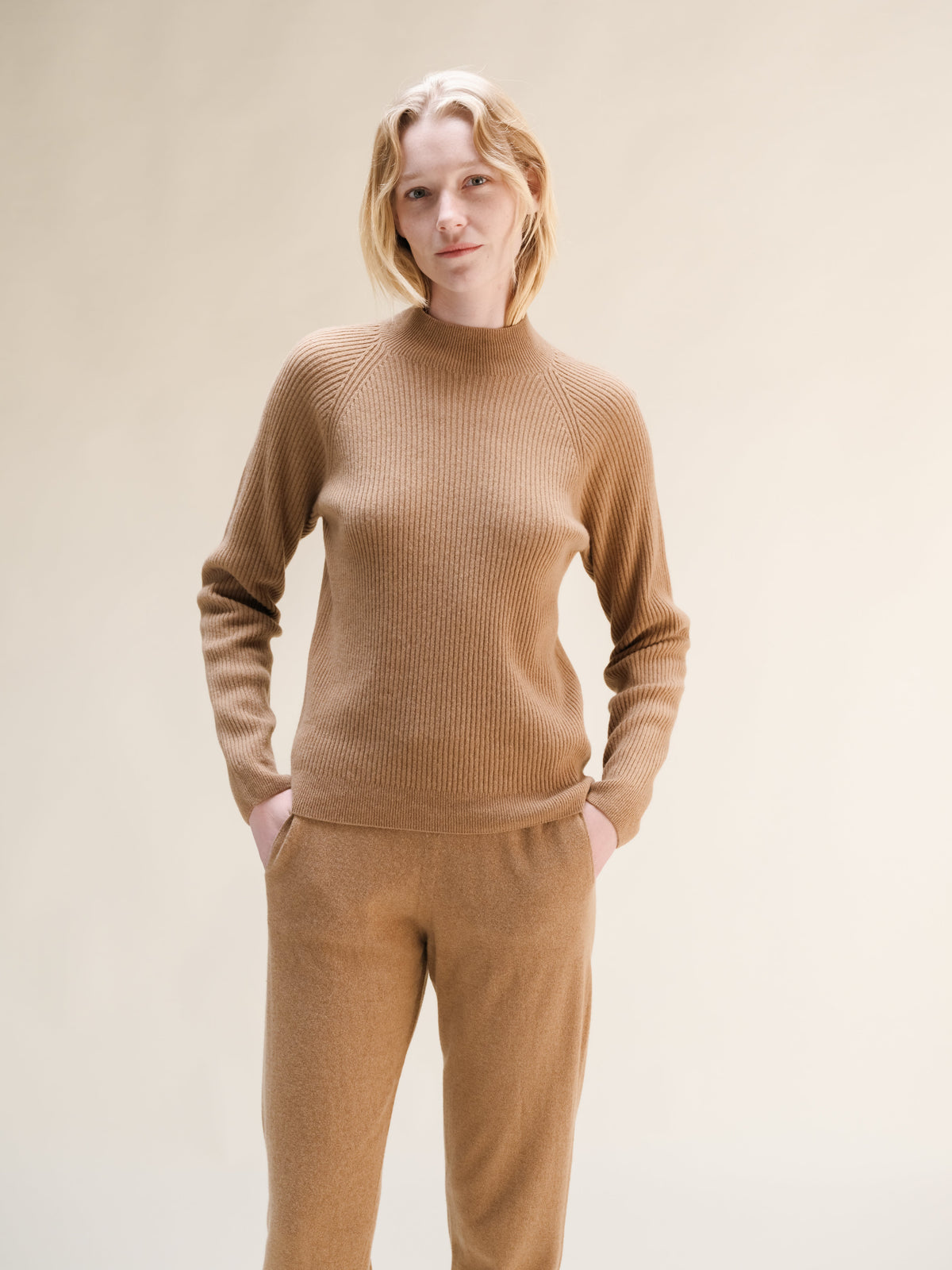 Pull col montant côtelé en mélange de cachemire tricoté en 3D