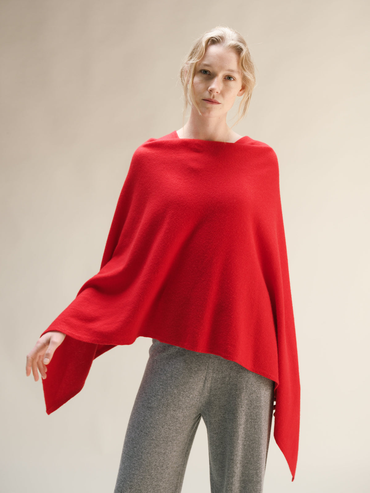 Poncho asymétrique en mélange de cachemire, fabrication italienne