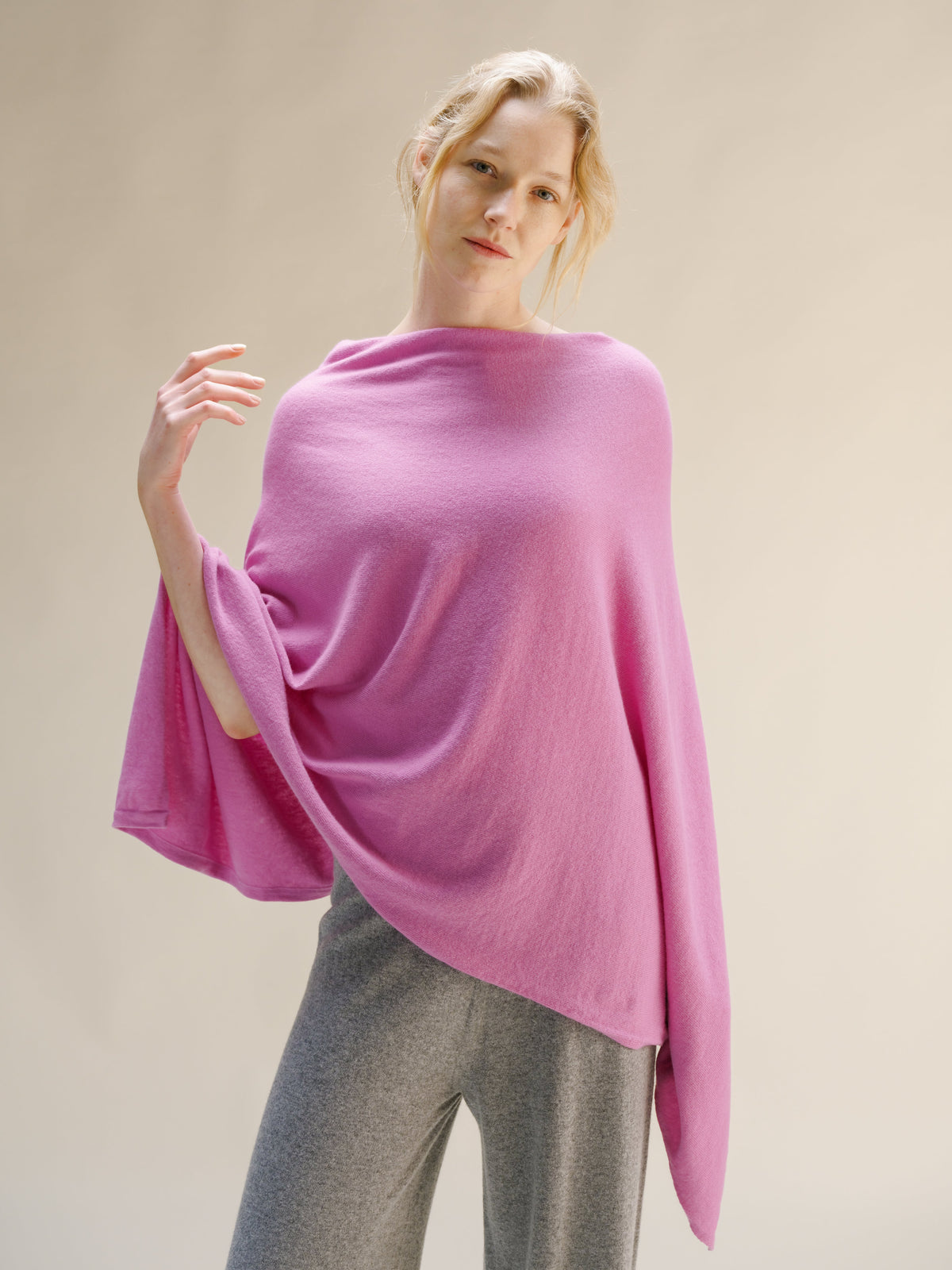 Poncho asymétrique en mélange de cachemire, fabrication italienne