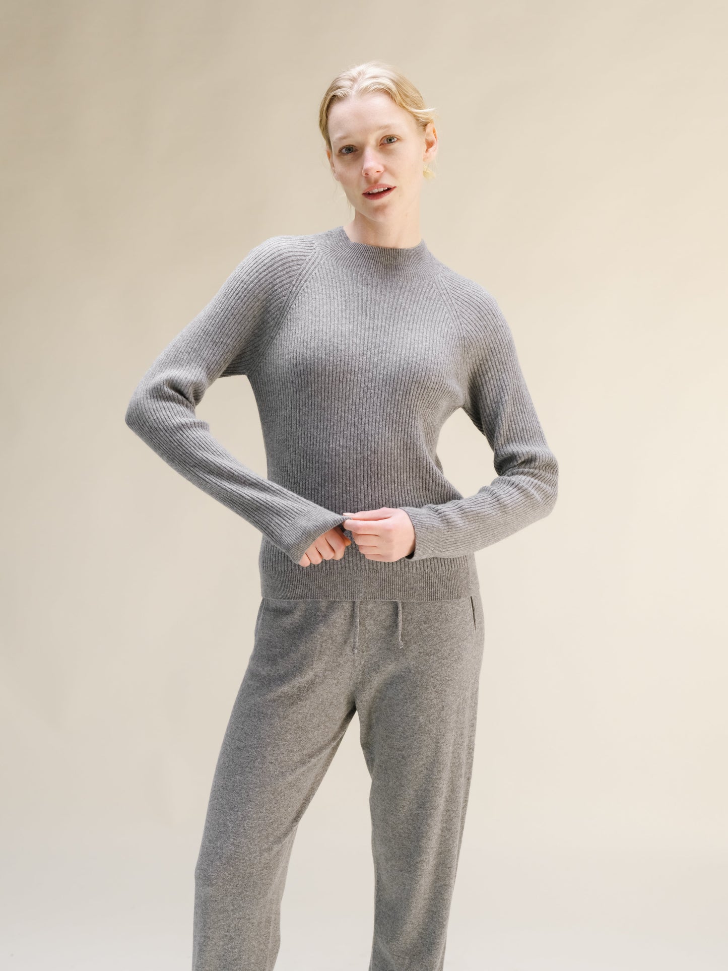 Pull col montant côtelé en mélange de cachemire tricoté en 3D
