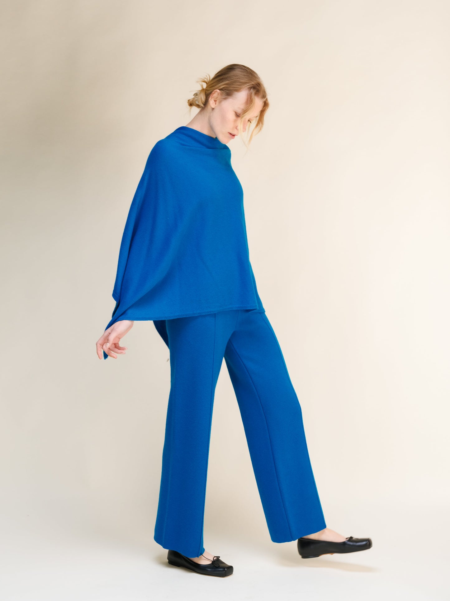 Poncho asymétrique en mélange de cachemire, fabrication italienne