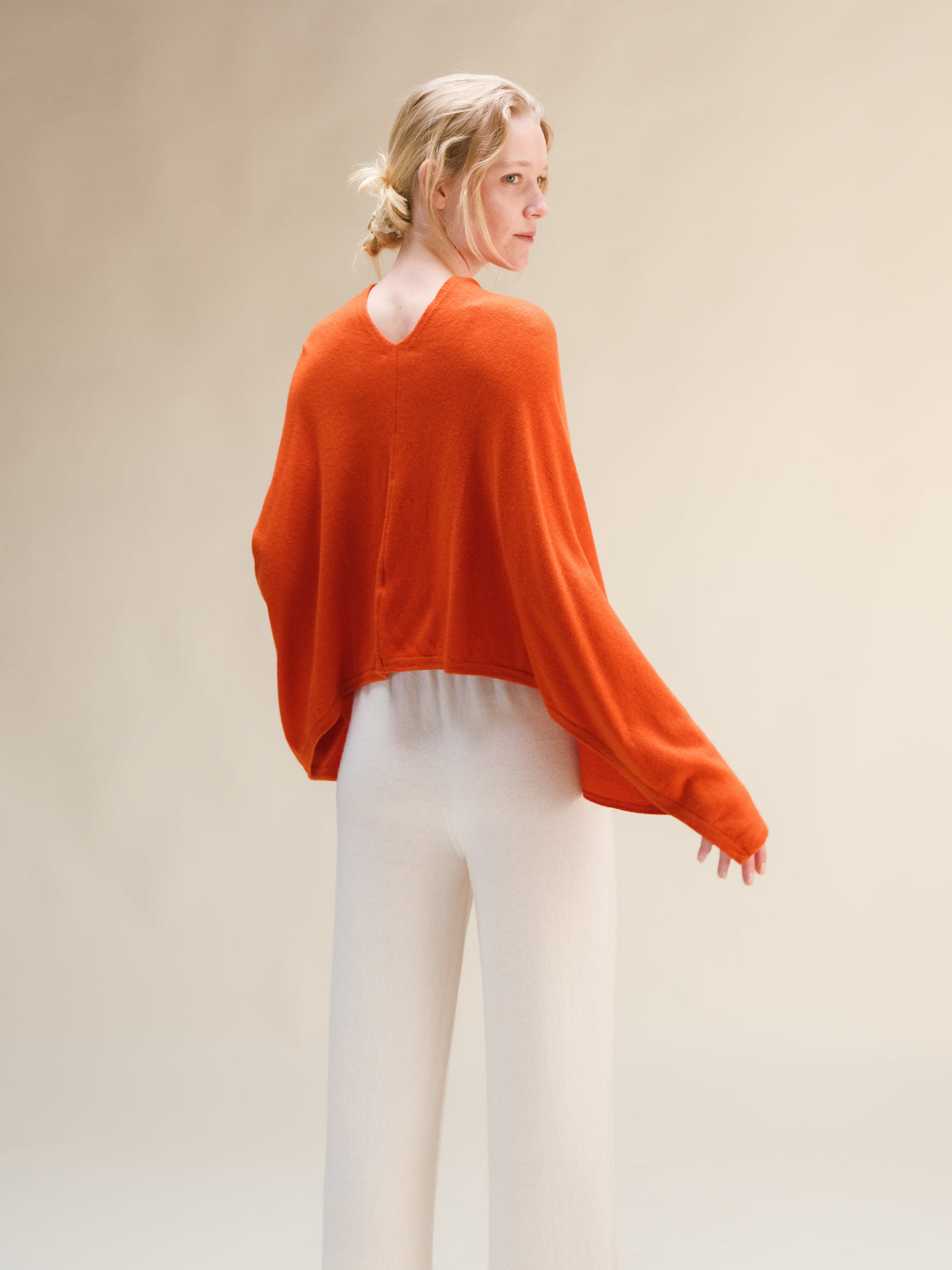 Poncho asymétrique en mélange de cachemire, fabrication italienne