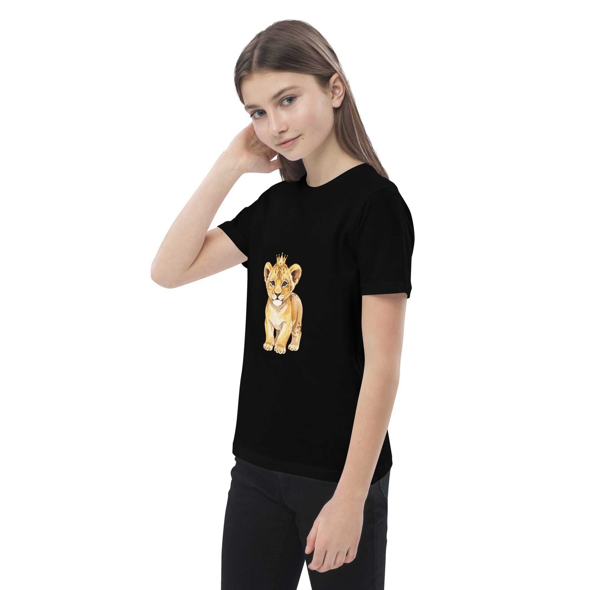 Black kids eco t-shirt featuring a cute baby lion graphic, GOTS certified organic cotton for eco-conscious children's fashion.