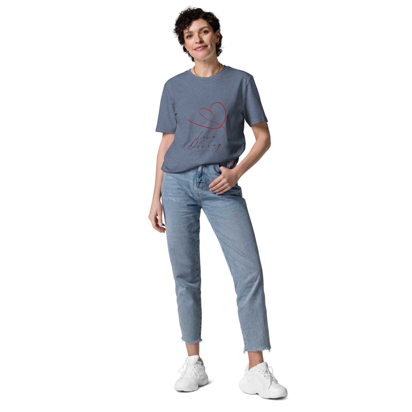 Unisex organic cotton t-shirt in navy blue featuring a red filigrane heart design, ideal for sustainable fashion and everyday comfort.